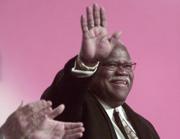 Reg Weaver waves to a crowd of educators after being elected president of the National Education Association, July 3, 2002, in Dallas. (Dawn Dietrich/AP)