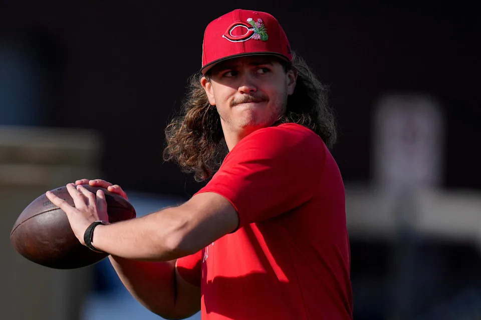 Cincinnati Reds pitcher Rhett Lowder (25). © Sam Greene/The Enquirer / USA TODAY