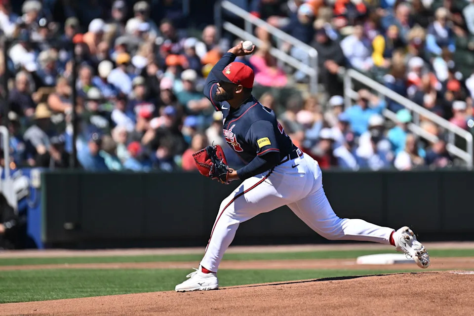 Starting pitcher Reynaldo Lopez (40). © Jonathan Dyer-Imagn Images