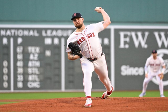 Can Garrett Crochet lead Boston to its first American League East title since 2021?