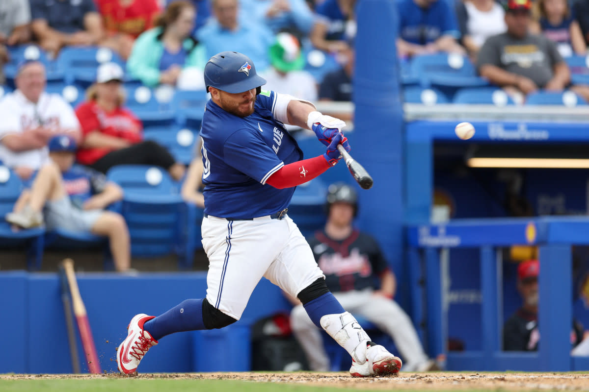 Toronto Blue Jays catcher Alejandro Kirk (30)© Nathan Ray Seebeck-Imagn Images