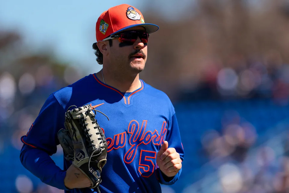 New York Mets right fielder Mike Tauchman (50) returns to the dugout against the Houston Astros during the first inning on Feb. 24, 2026, at Clover Park in Port St. Lucie, Florida.