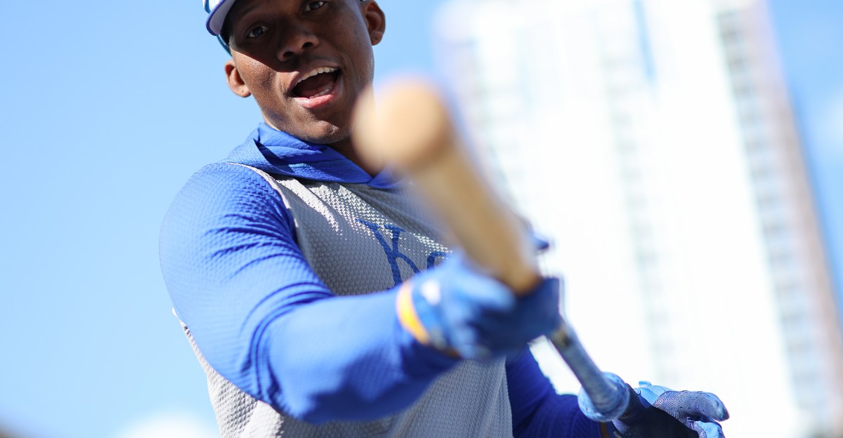 Rangers claim Blanco from Royals