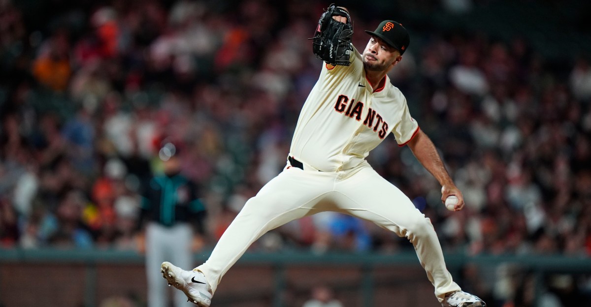 Giants re-sign Joey Lucchesi amid Reiver Sanmartin injury news