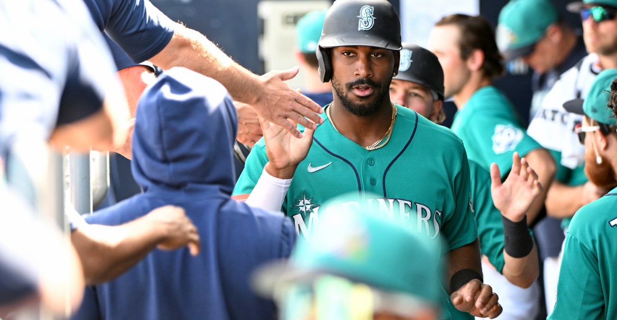 Mariners consider being controversial, change mind, win 4-3