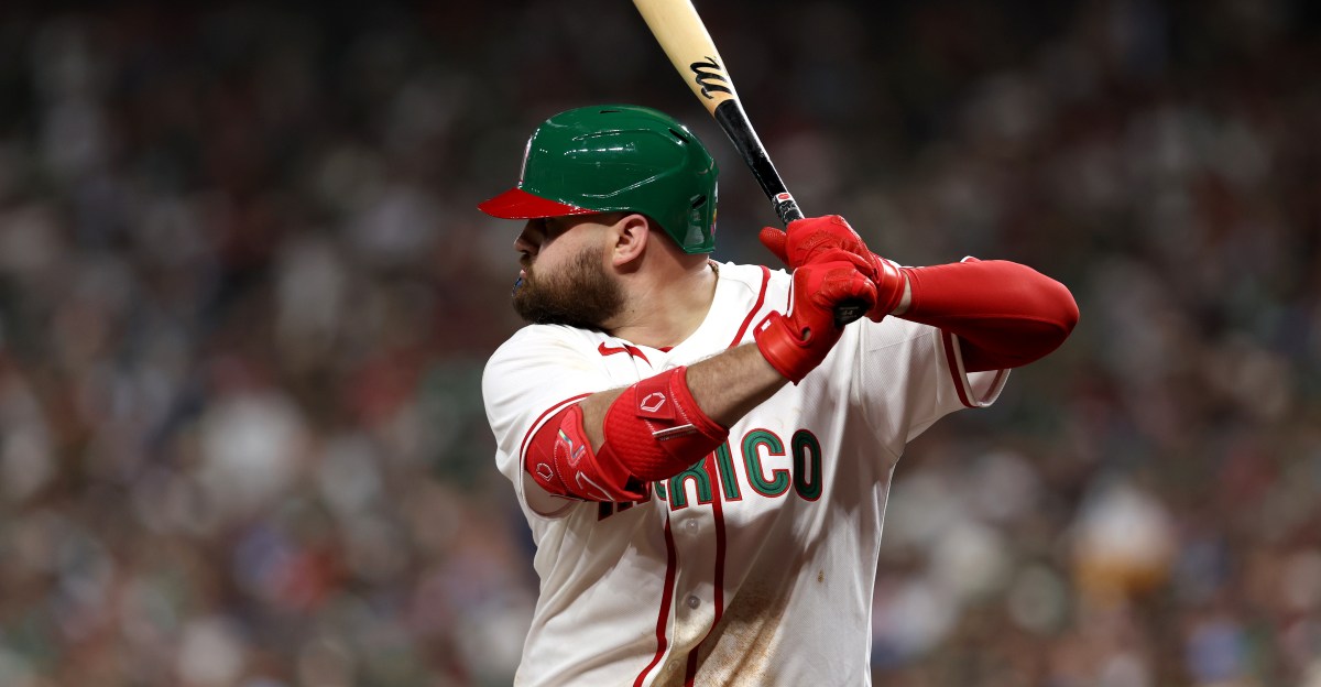 Braves sign Rowdy Tellez to MiLB deal, per report