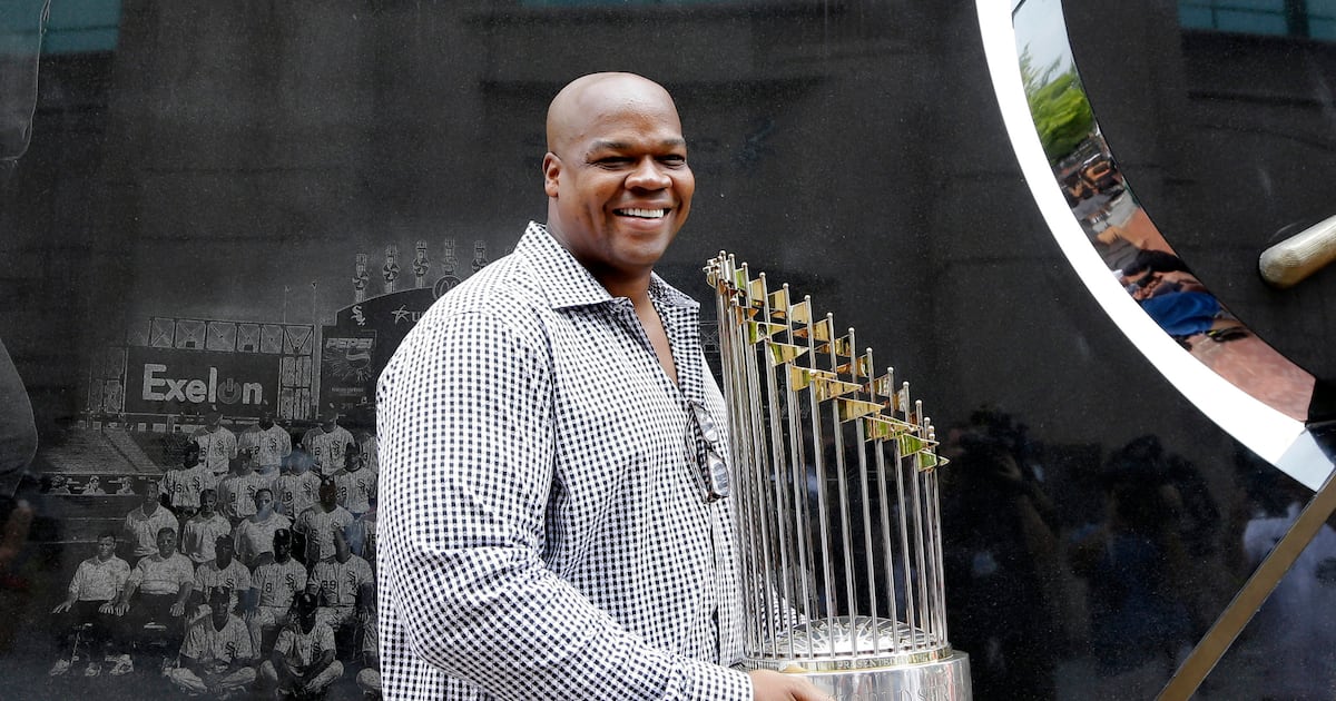 Frank Thomas sues the Chicago White Sox