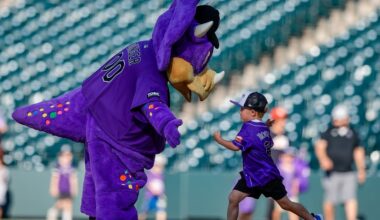 Purple Row After Dark: Vibe check