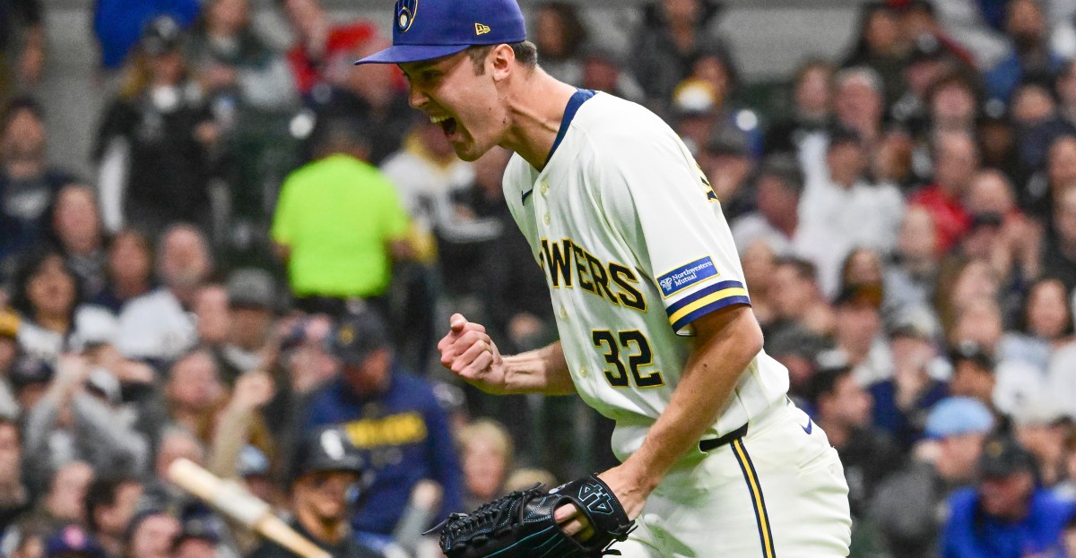 Brewers steamroll White Sox in 14-2 Opening Day victory