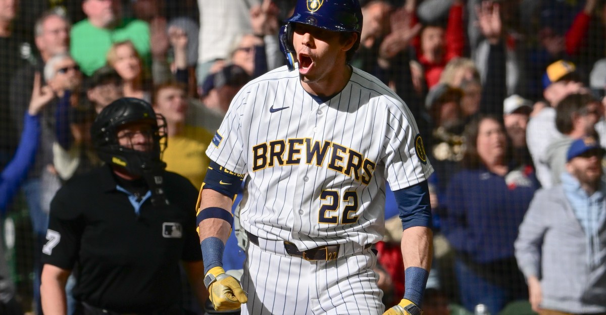 Yelich delivers pinch-hit homer in 9-7 thriller as Brewers sweep White Sox
