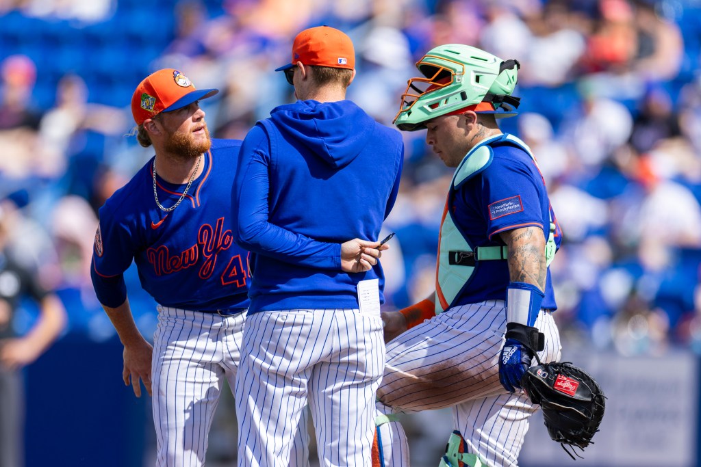 New York Mets pitcher Craig Kimbrel (46) meets with Catcher Francisco Alvarez (4) and pitching coach Justin Willard.