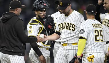 Padres blow late lead in 5-2 loss to Tigers