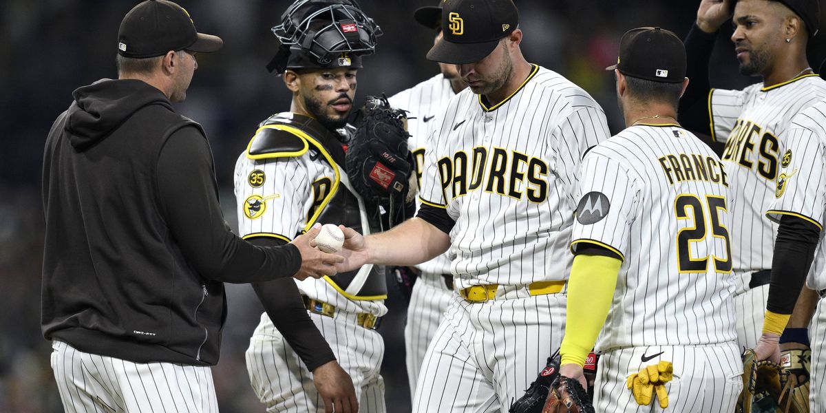 Padres blow late lead in 5-2 loss to Tigers