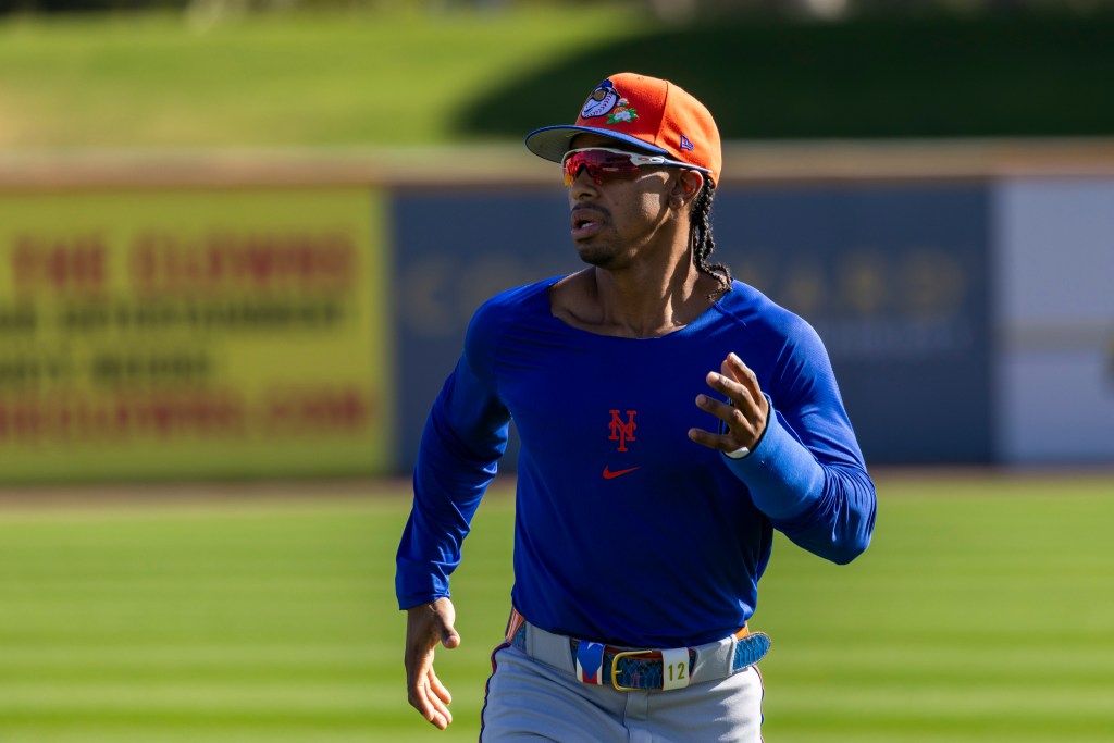 New York Mets player Francisco Lindor jogging during spring training.