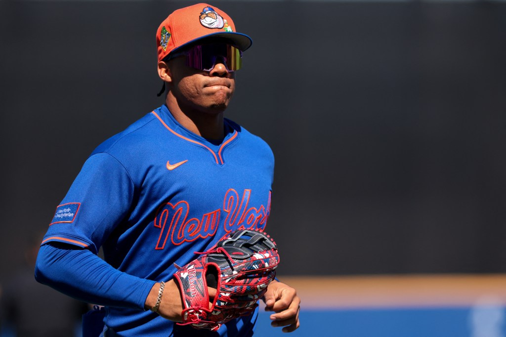 New York Mets left fielder Juan Soto returning to the dugout during Spring Training.