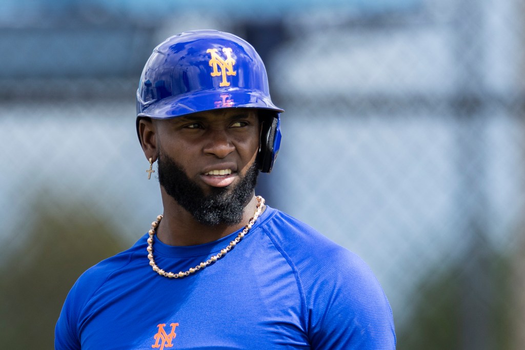 New York Mets Luis Robert Jr. takes live batting practice during Spring Training at Clover Field, Tuesday, Feb. 17, 2026, in Port St. Lucie, FL. 