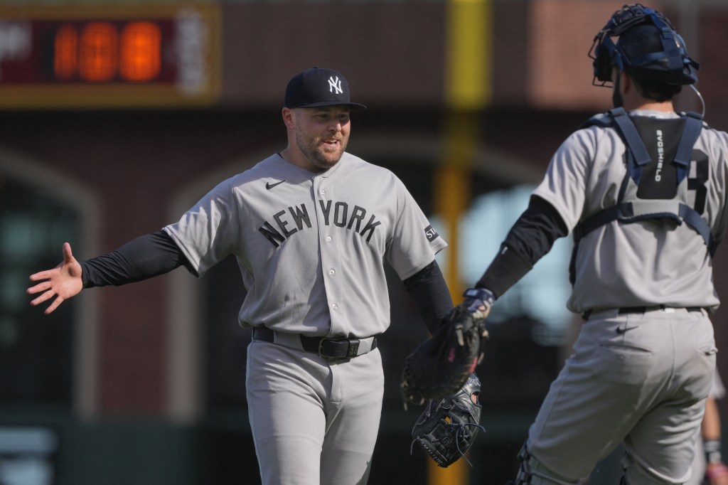 David Bednar (left) celebrates with catcher Austin Wells (right) after defeating the San Francisco Giants at Oracle Park. 