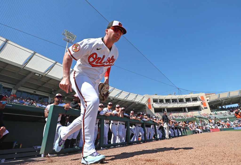 Baltimore Orioles first baseman Pete Alonso #25 running onto the field.