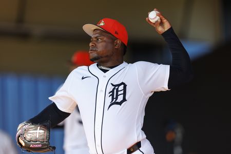 Tigers’ New Star Pitcher Valdez Shines in Spring Training Debut Despite Loss