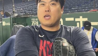 The World Baseball Classic warm-up match between the Korean national team and the Hanshin Tigers of Japanese pro baseball took place at the Kyocera Dome in Osaka, Japan on Sunday. Ryu finished the inning without allowing a run in the bottom of the seventh inning, and is heading to the dugout. Photo = Yonhap News