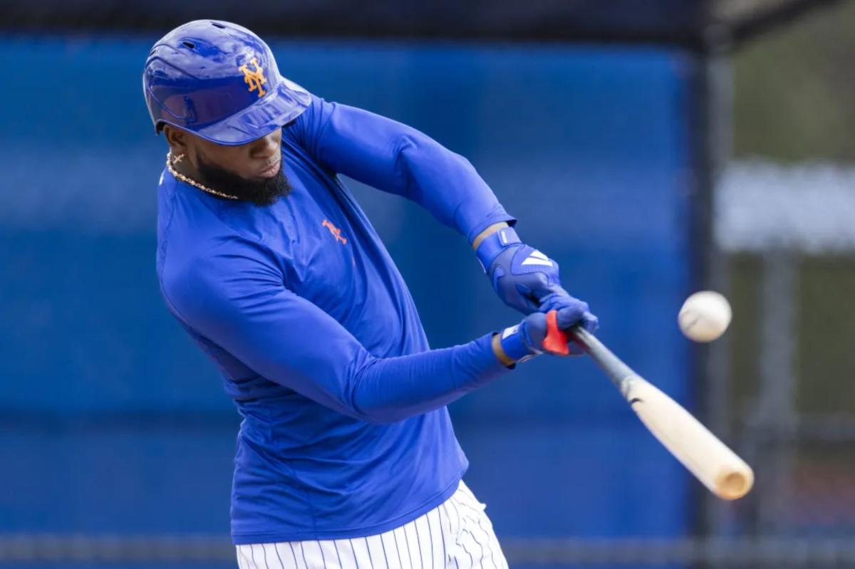 Mets' Luis Robert Jr. homers as he preps for season