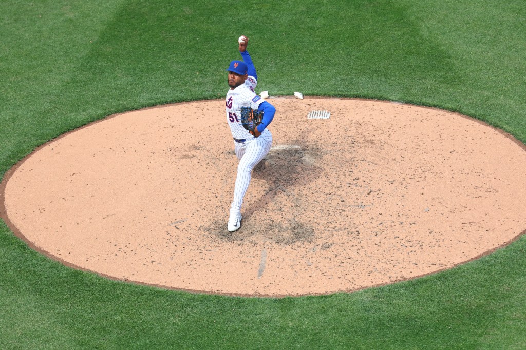 Freddy Peralta pitches during the Mets-Pirates game on March 26, 2026. 
