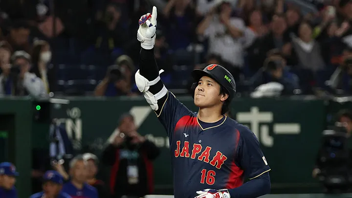 Shohei Ohtani hit bases loaded to score the first run of the game. (Photo: Reuters/Aflo)