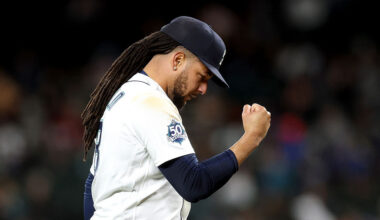 Seattle Mariners Luis Castillo cold weather New York Yankees...