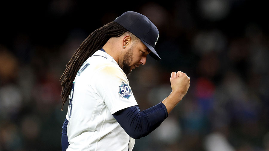 Seattle Mariners Luis Castillo cold weather New York Yankees...