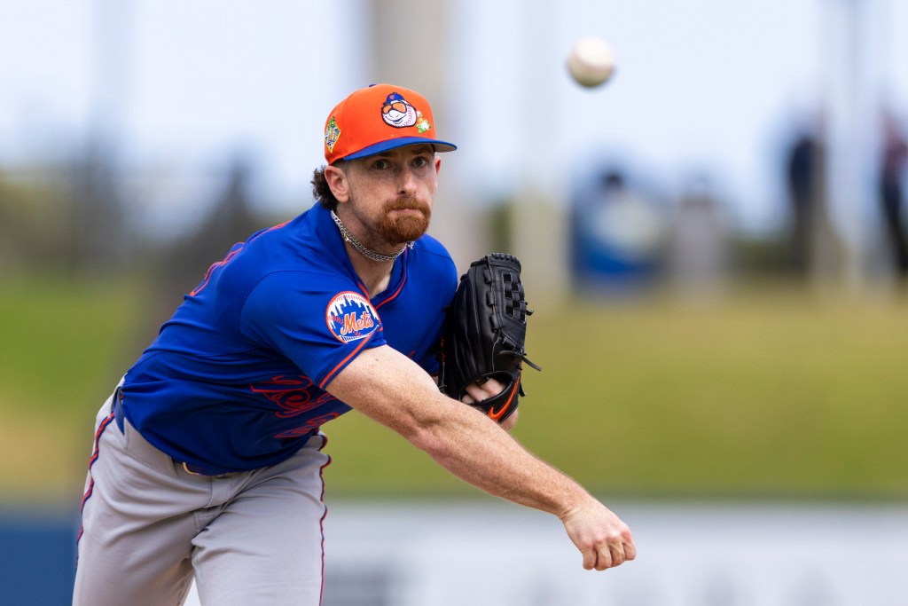New York Mets pitcher Nolan McLean (26) throws in the first inning against the Houston Astros during Spring Training.