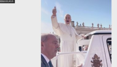 Chicago-area fan yells "God Bess the White Sox" to the Pope