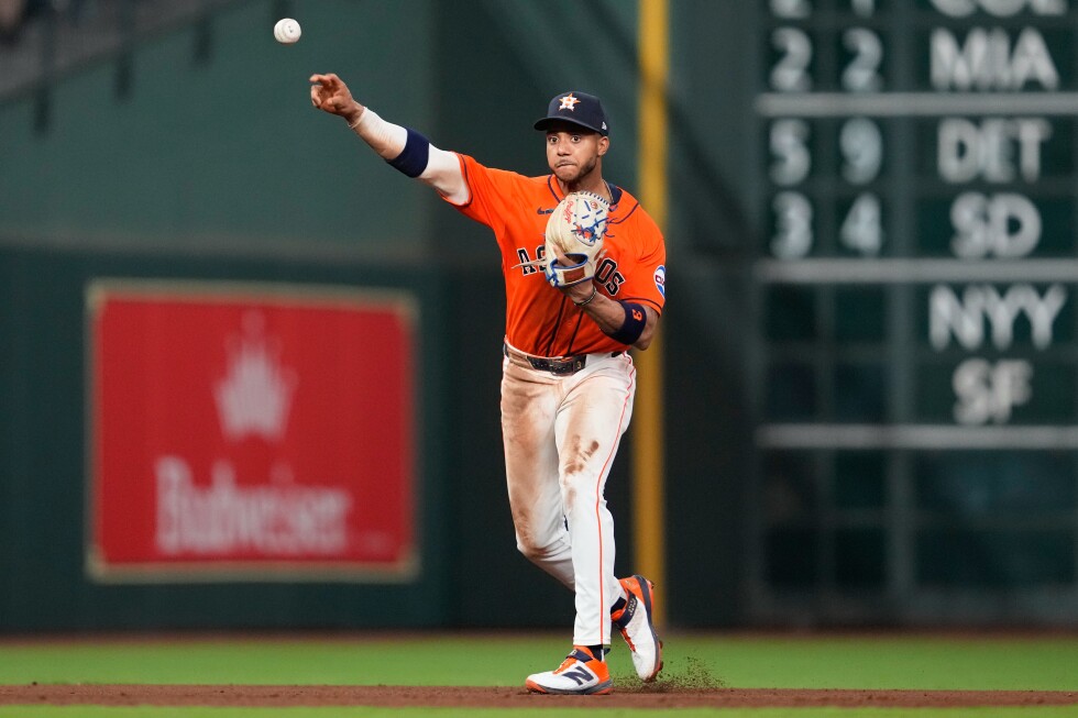 Astros shortstop Peña returns after broken finger kept him from opening day