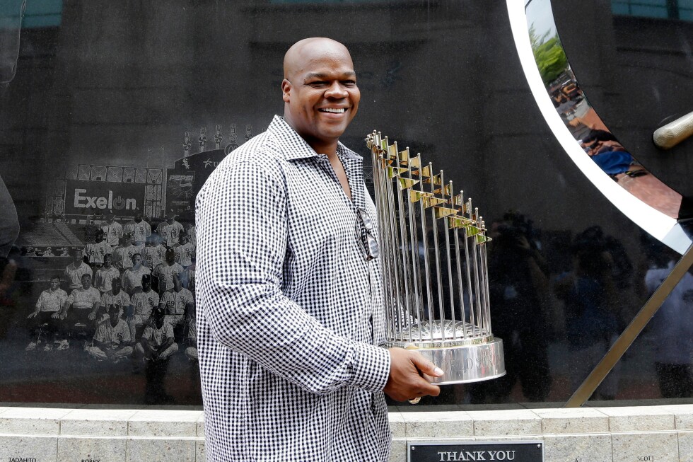 Frank Thomas sues the Chicago White Sox