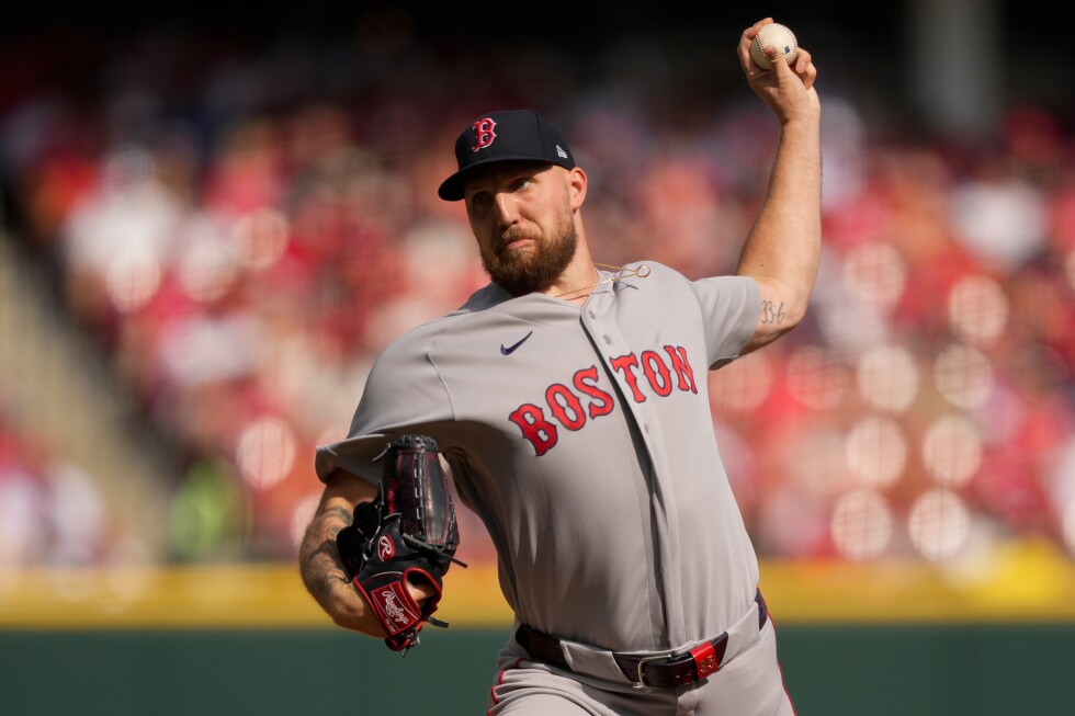 Garrett Crochet throws 6 shutout innings as Red Sox defeat Reds 3-0