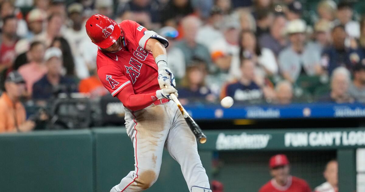 Mike Trout homers to power Angels to season-opening win