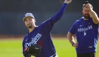 Blake Snell throws his first bullpen session of spring training