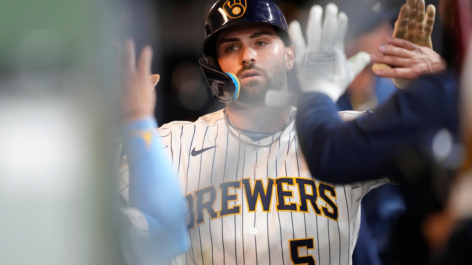 Murakami's Home Run Isn't Enough, Brewers beat White Sox 6-1