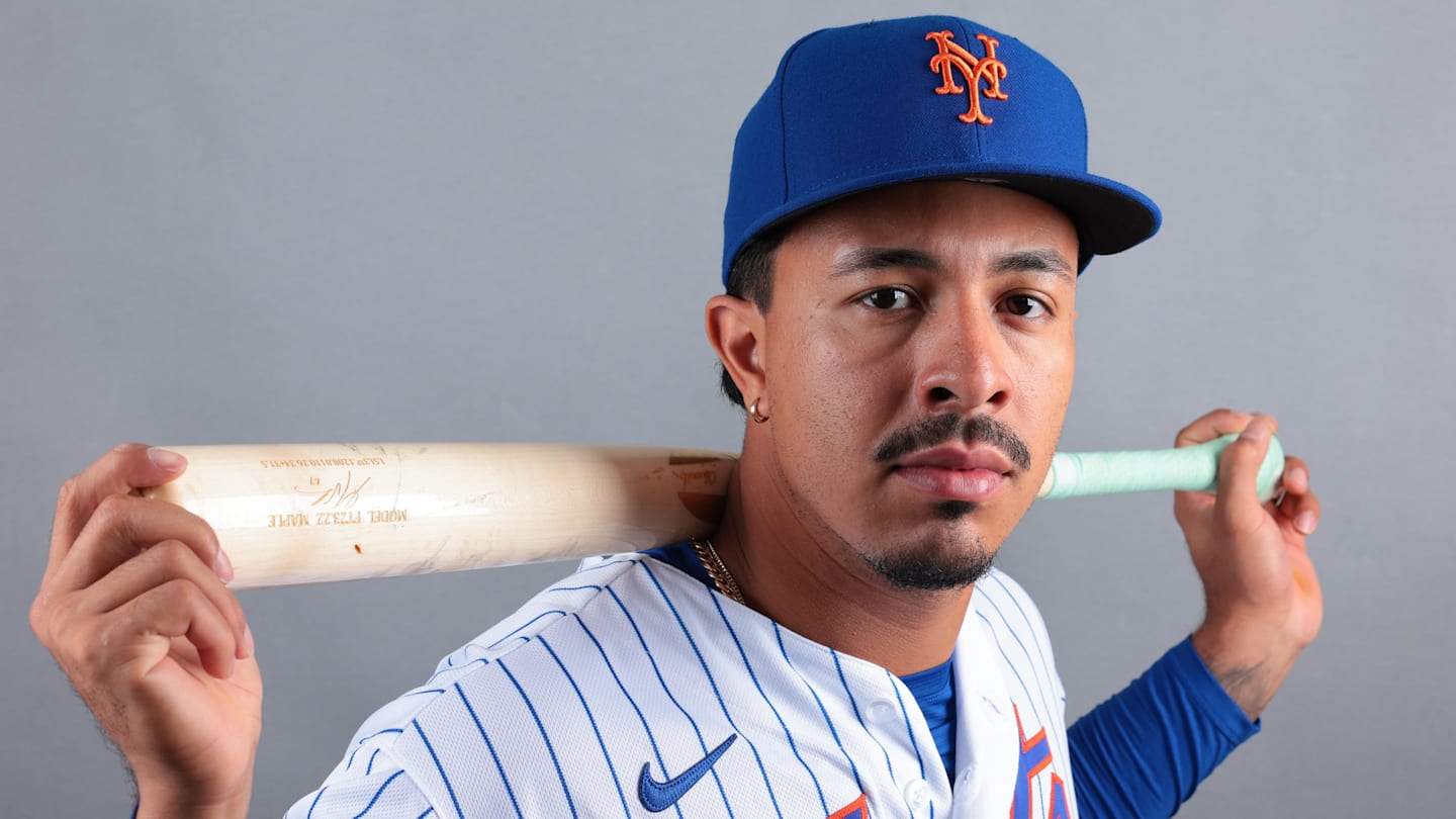 Mar 28, 2026; New York City, New York, USA; New York Mets center fielder Luis Robert Jr. (88) hits a three run walk off home run against the Pittsburgh Pirates during the eleventh inning at Citi Field. Mandatory Credit: Gregory Fisher-Imagn Images