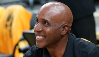Giants Legend Barry Bonds’ Total MLB Walks Adds Up to Absurd Distance