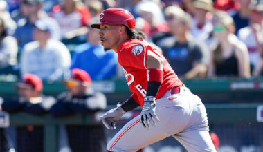 Cincinnati Reds shortstop Edwin Arroyo (56) runs