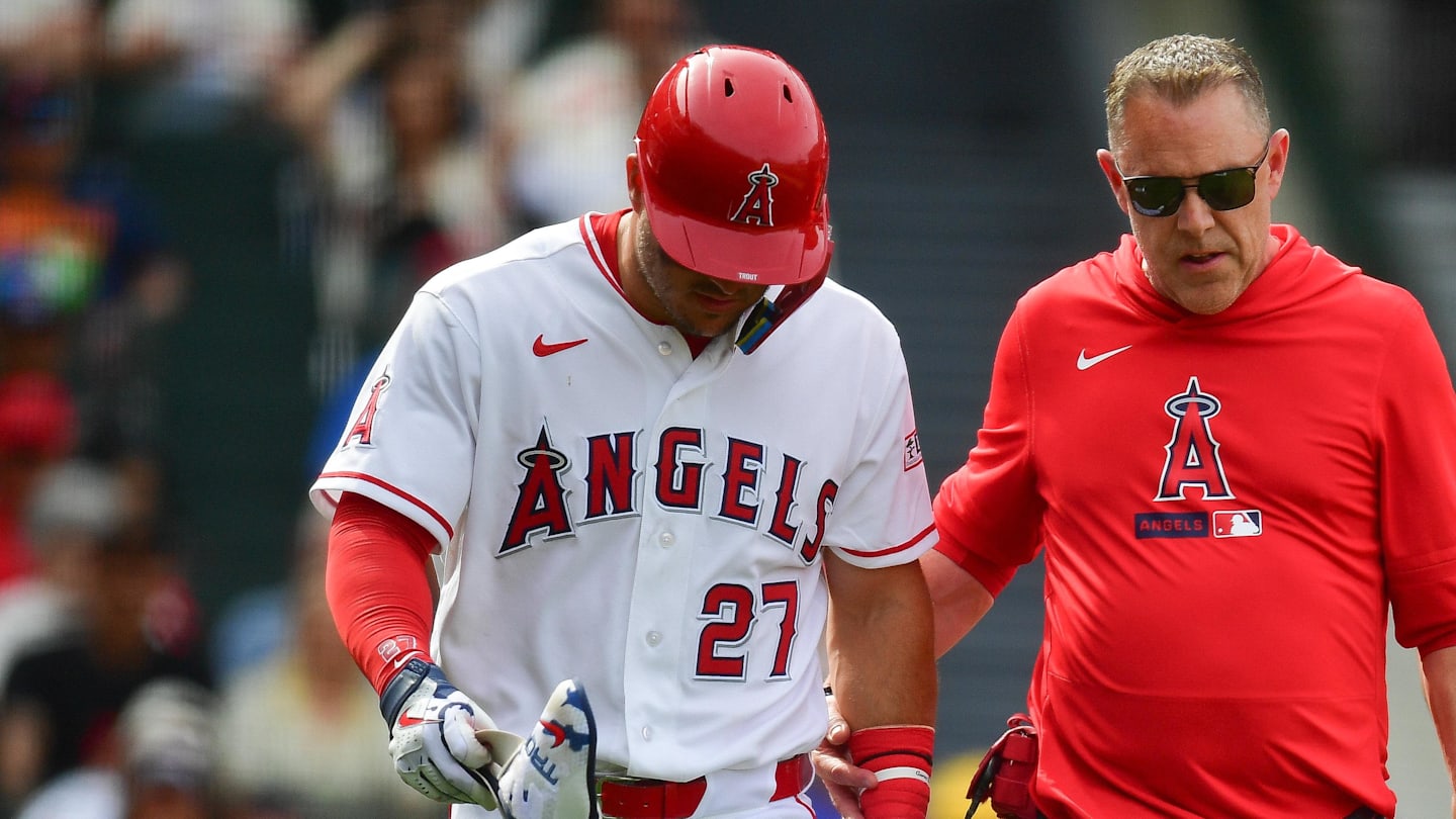 Los Angeles Angels center fielder Mike Trout (27) walks