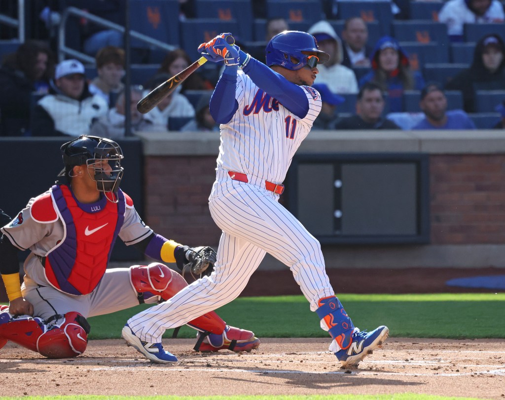 New York Mets second baseman Jorge Polanco (11) hitting an infield single.