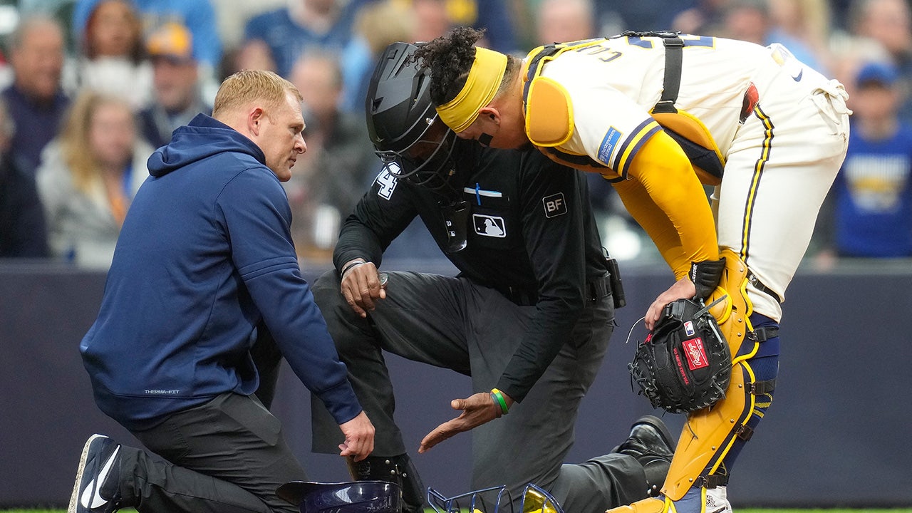 CB Bucknor leaves game after taking foul tip to facemask