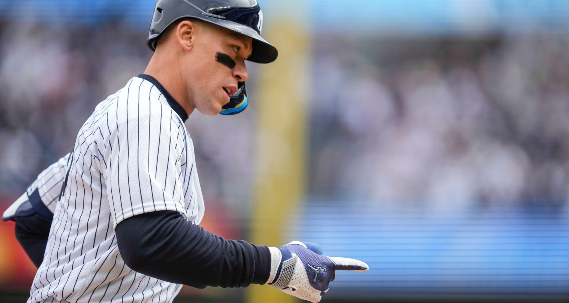 Aaron Judge honors former teammate Brett Gardner at Yankees home opener