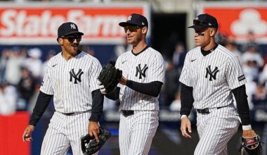 Cody Bellinger makes acrobatic catch in Yankees home opener vs Marlins