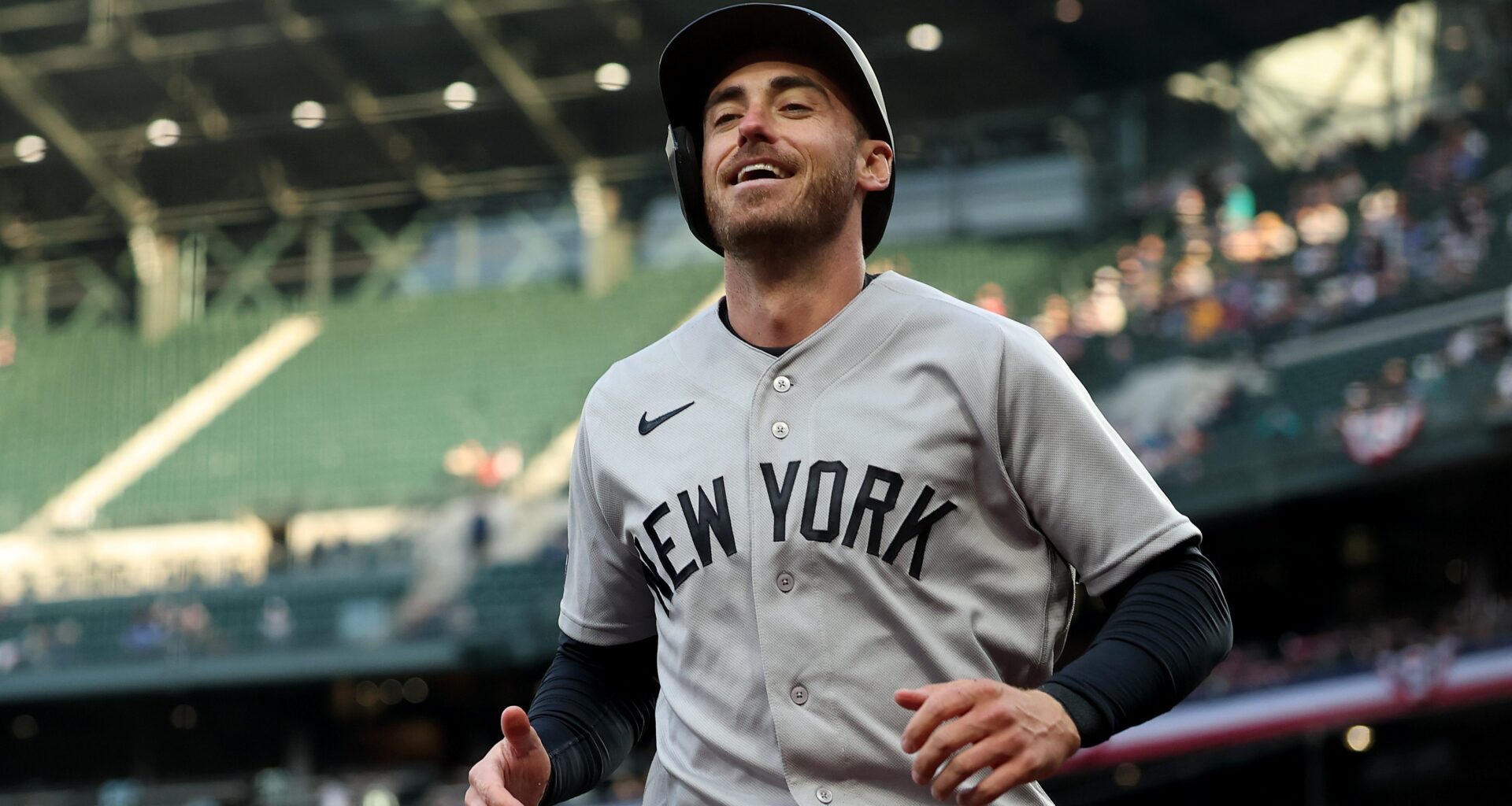 Cody Bellinger Wild Catch Stuns Yankees Fans