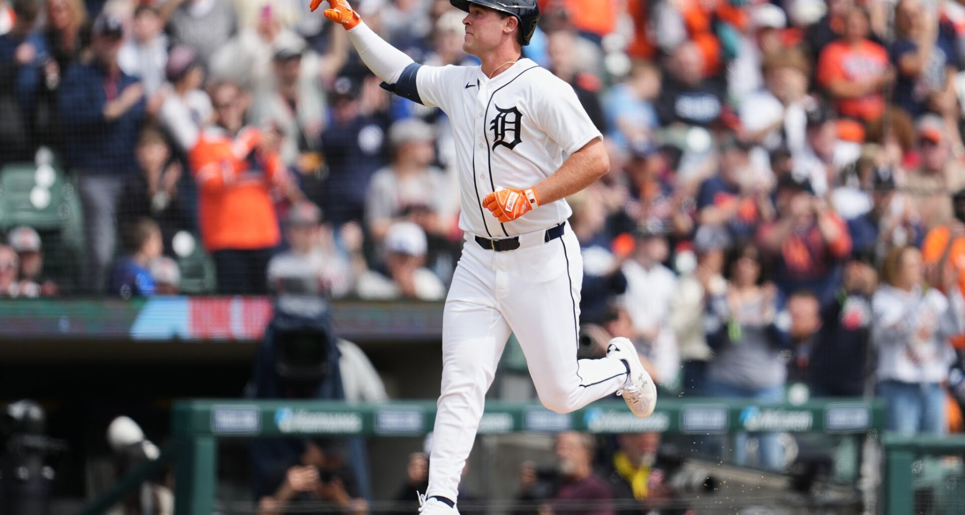 Tigers' offense erupts with four home runs in 11-6 victory over the Cardinals