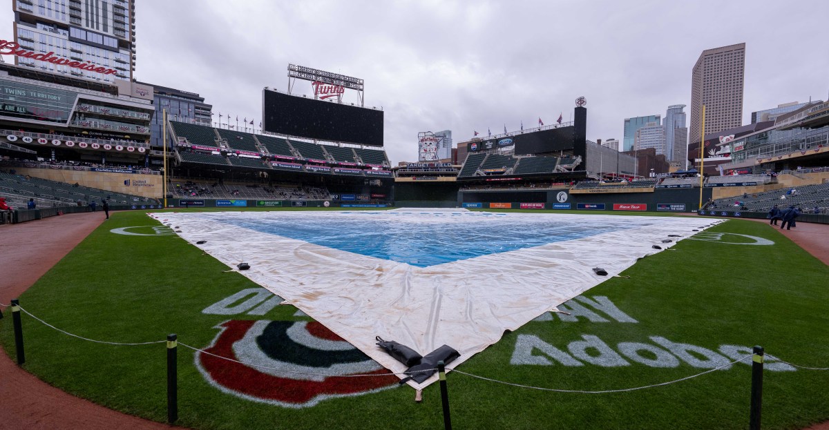 Twins 10, Rays 4: Buxton leaves game but is probably OK