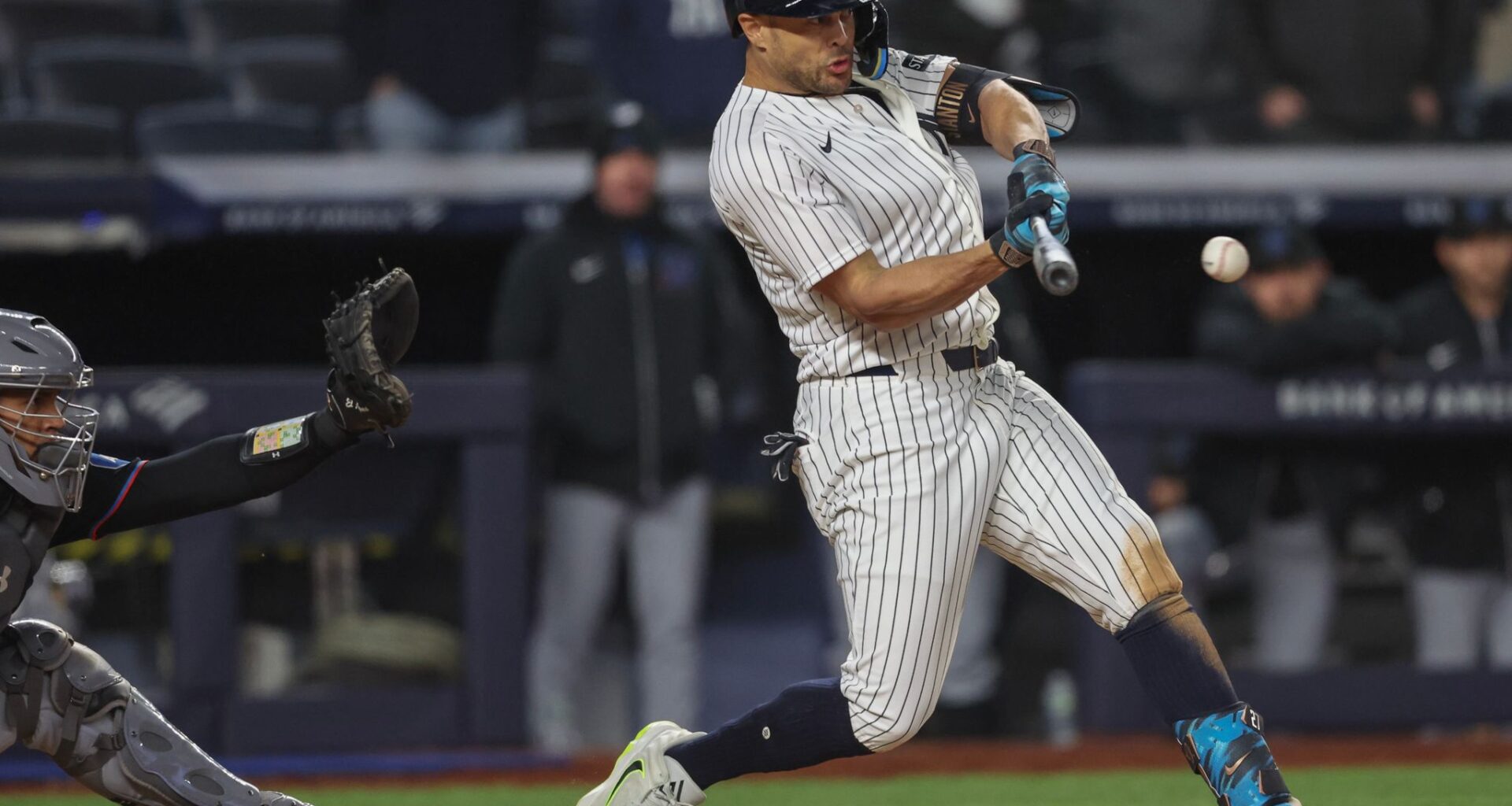 Giancarlo Stanton sparks Yankees with first regular-season stolen base since 2020