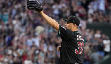 Diamondbacks score twice on bunt and throwing error, hold off Braves 2-1